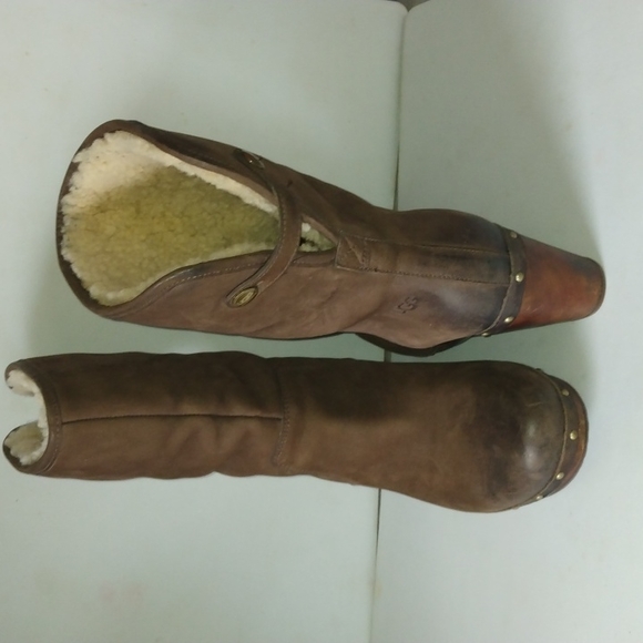 UGG Boots - Picture 4 of 8
